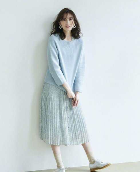 灰蓝色配什么颜色最搭