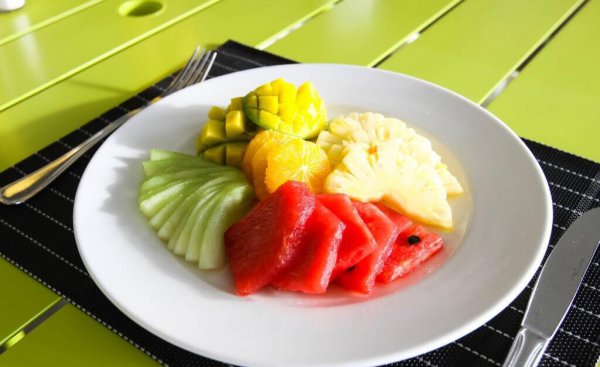 凤梨需要用盐水泡吗