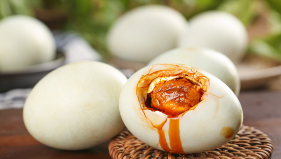 怎么腌咸鸭蛋不太咸还流油