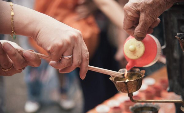 脏东西上身的人的表现