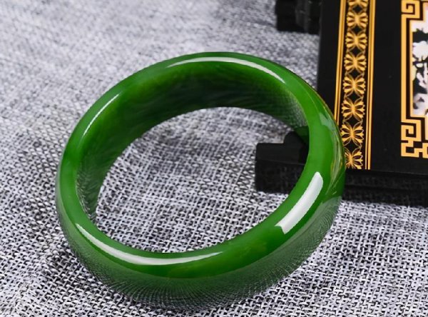 俄罗斯碧玉和和田碧玉的区别