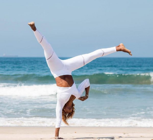 初学者怎么练瑜伽倒立