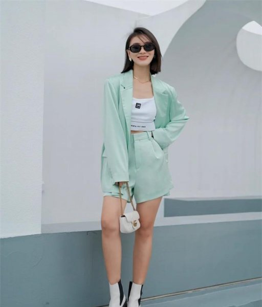 肩宽背厚的女人穿衣搭配