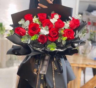 11朵红玫瑰适合送什么人 11朵玫瑰可以送普通朋友吗