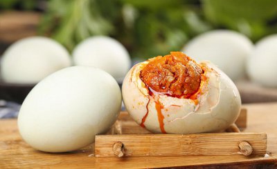 咸鸭蛋太咸了怎么去咸妙招 怎么处理能让咸味变淡点