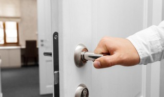 大门后挂什么好 大门后挂哪些好