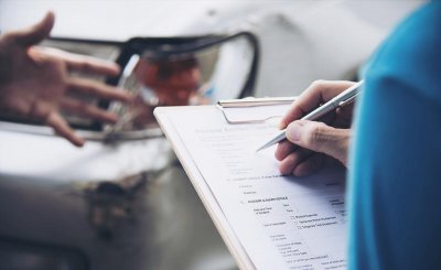 自己把车撞了车损险怎么赔 自己撞坏车子怎么走保险理赔