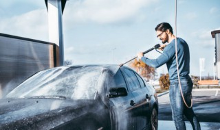 车前挡外面起雾解决方法 车前挡外面起雾怎么解决