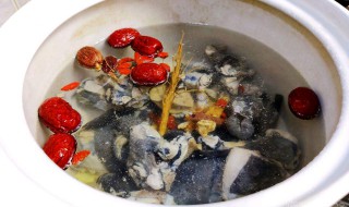 炖乌鸡放什么调料 炖乌鸡的做法介绍