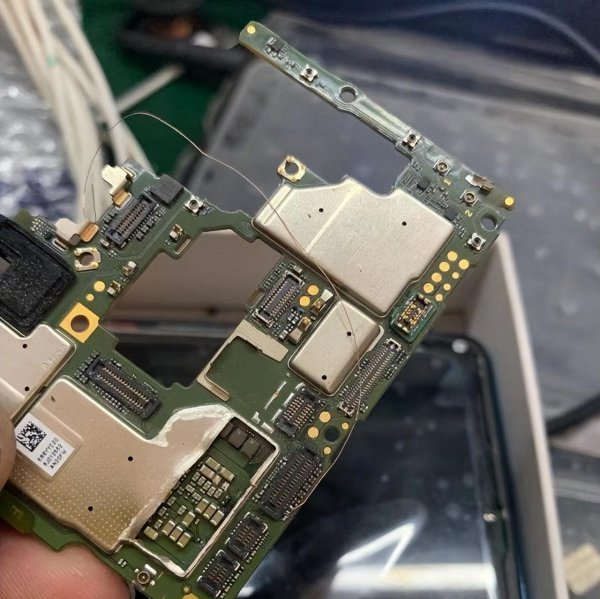 手机进水了屏幕出现竖条纹