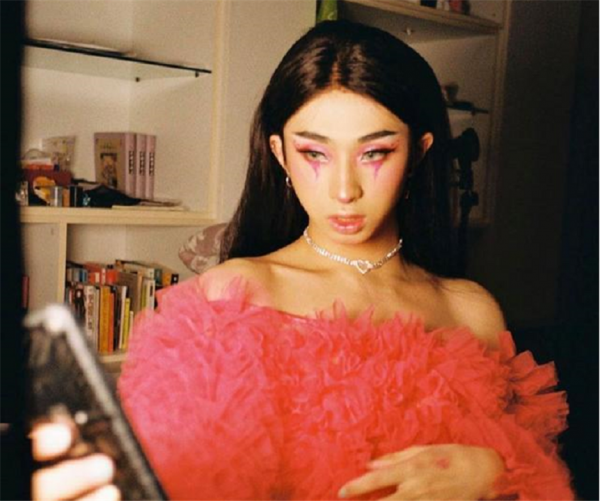 青春期男孩为什么想穿女装