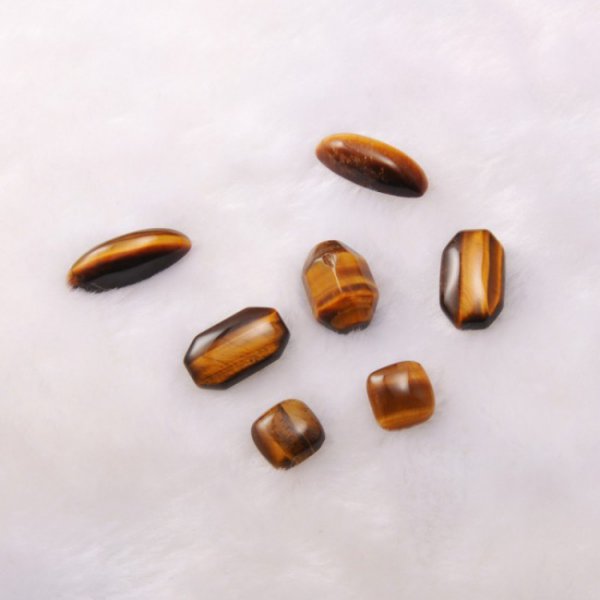 蓝色的猫眼石叫什么石头