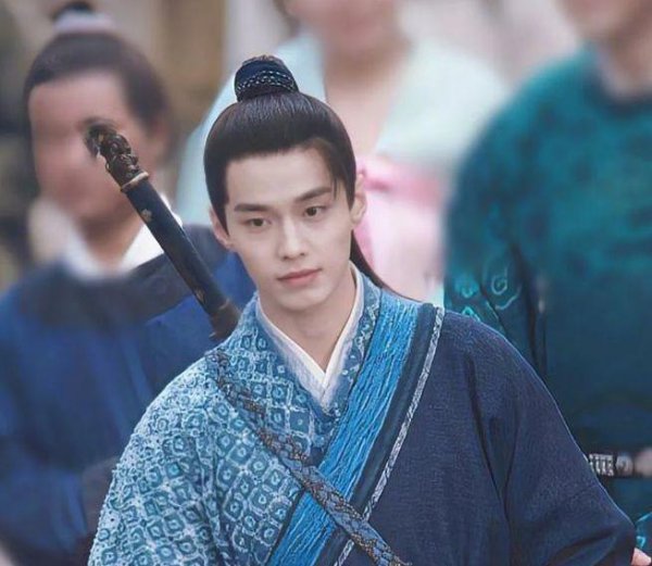 何与的女朋友是谁