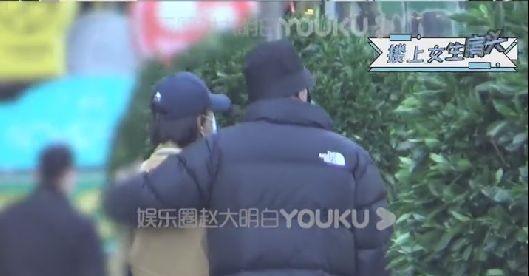 何与的女朋友是谁