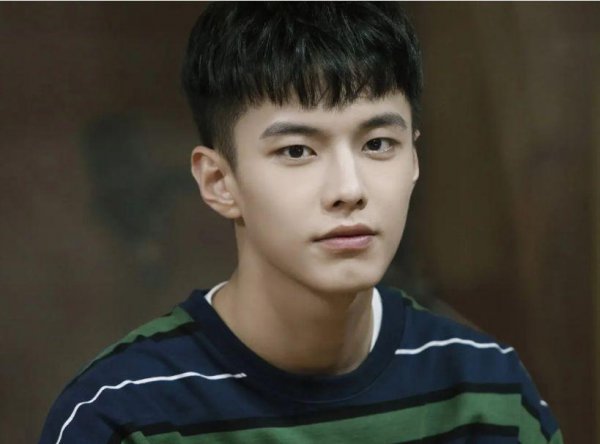 何与的女朋友是谁