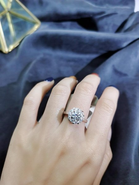 莫桑钻是什么材质级别的