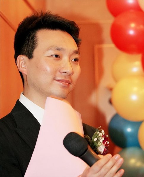 央视主持人康辉个人资料简介