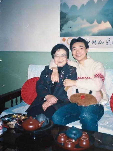 央视主持人康辉个人资料简介