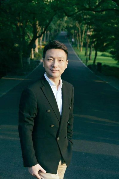 央视主持人康辉个人资料简介