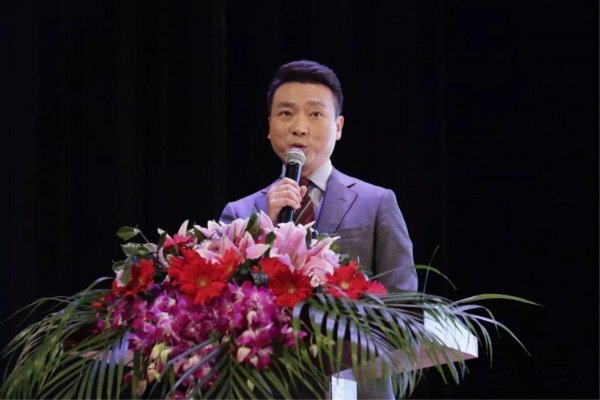 央视主持人康辉个人资料简介