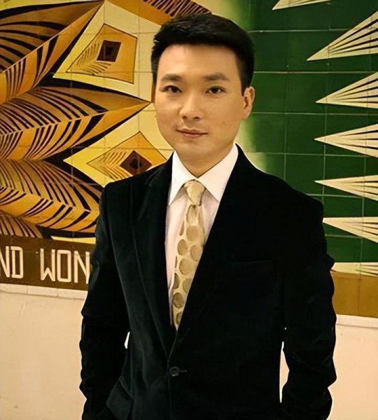 央视主持人康辉个人资料简介