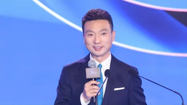 央视主持人康辉个人资料简介