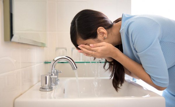 护肤品放冰箱好还是常温好