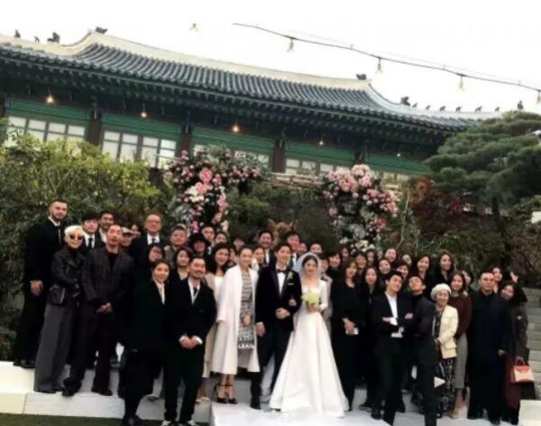 参加婚礼可以穿白色衣服吗