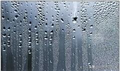 窗户上有水珠是怎么回事