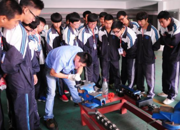 我国义务教育几年