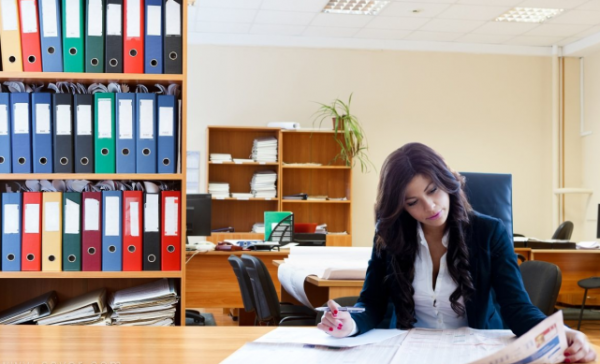 普通小学老师工资多少一个月