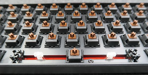 键盘的青轴红轴黑轴茶轴有什么区别