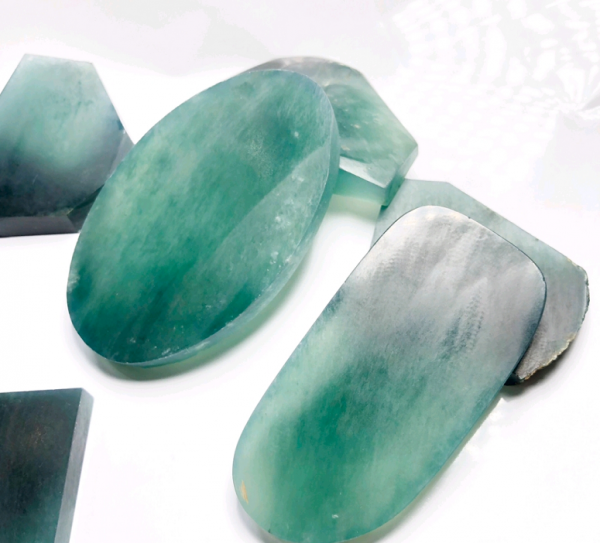 蓝色手镯是什么玉石