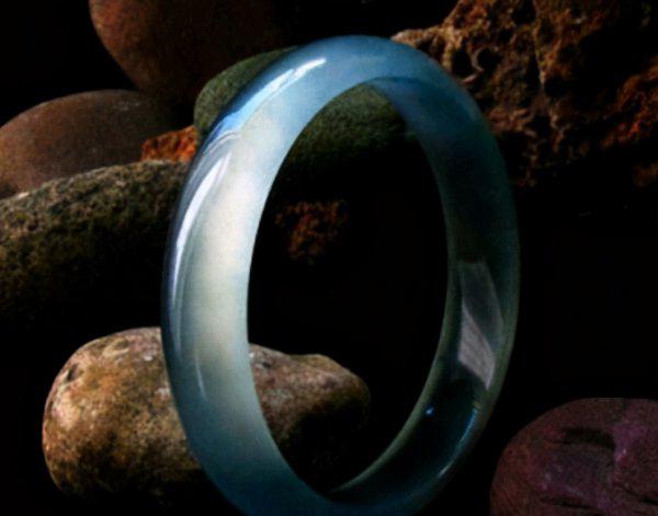 蓝色手镯是什么玉石