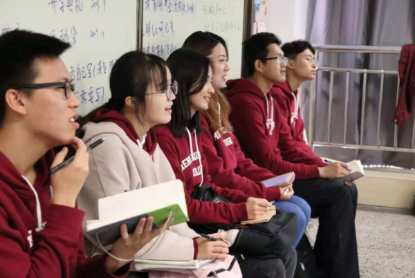 教师一个月多少钱工资