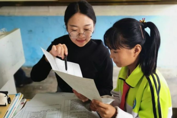 教师一个月多少钱工资