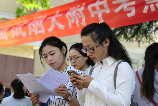 教师一个月多少钱工资