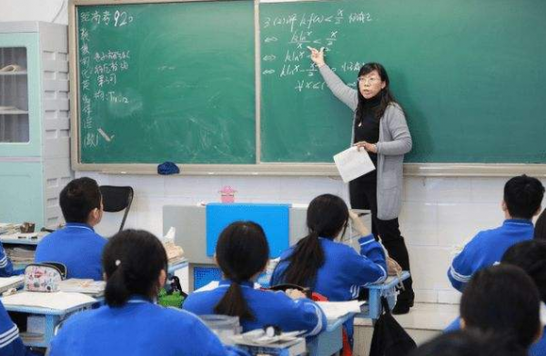 教师一个月多少钱工资