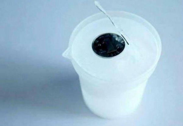 出远门时要在冰箱里放枚硬币吗