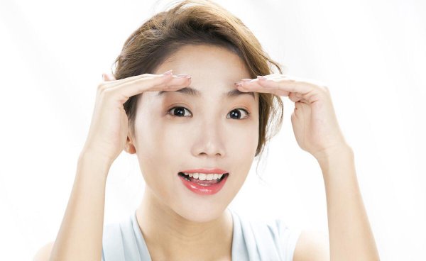 如何跟刚加微信的妹子聊天