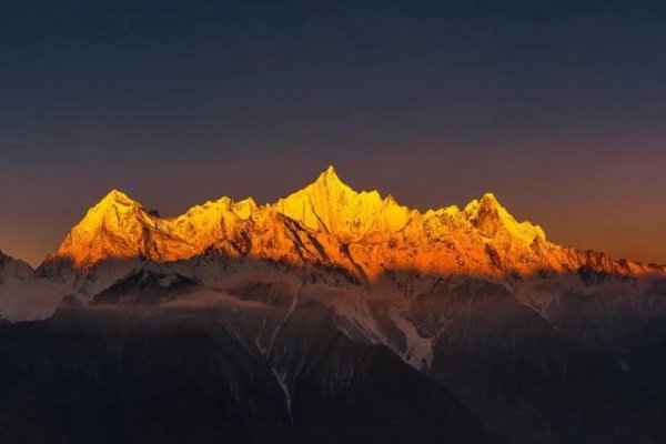 香格里拉雪山叫什么名