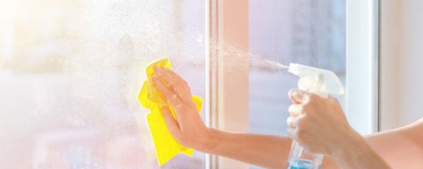 清洗玻璃用什么方法