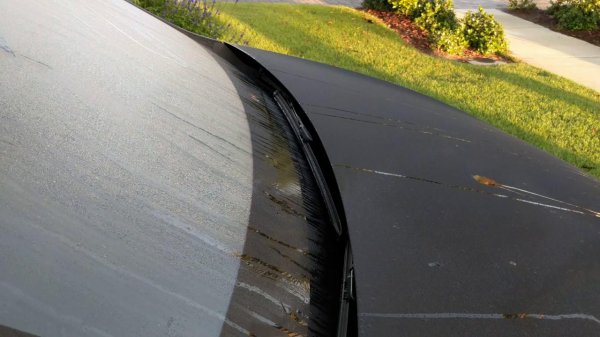 下雪天雨刷器该不该立起来