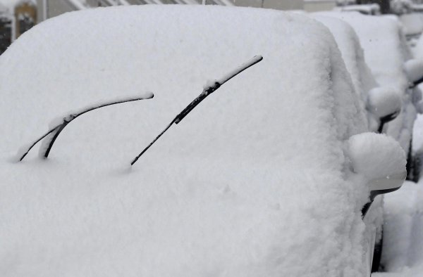 下雪天雨刷器该不该立起来