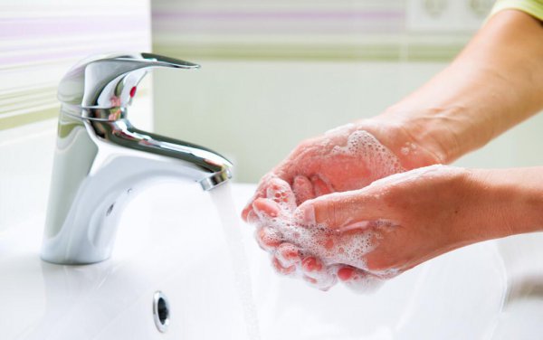 怎么戴隐形眼镜的正确方法