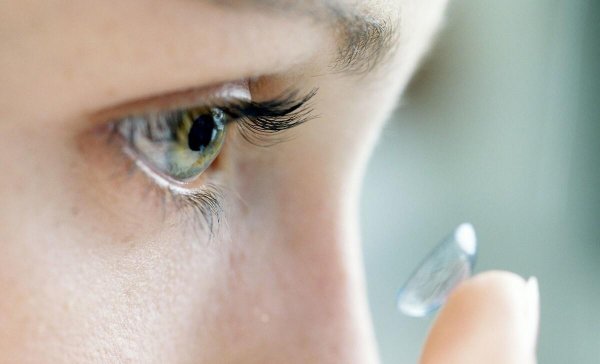 怎么戴隐形眼镜的正确方法