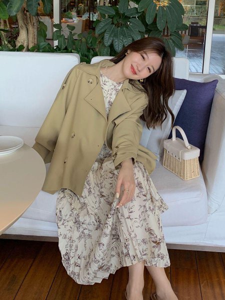 短款小风衣搭配什么下装好看图片