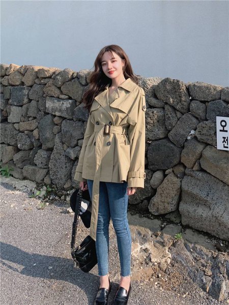 短款小风衣搭配什么下装好看图片