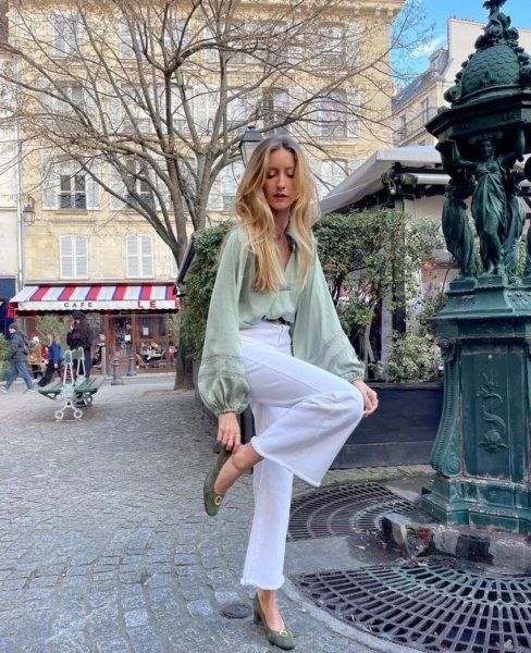 黑黄皮肤穿什么颜色衣服显白