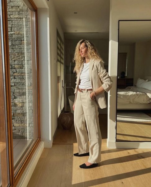 黑黄皮肤穿什么颜色衣服显白